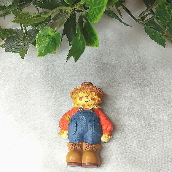 Vintage Scarecrow Pin. Perfect for a Fall accessory! - Picture 1 of 6